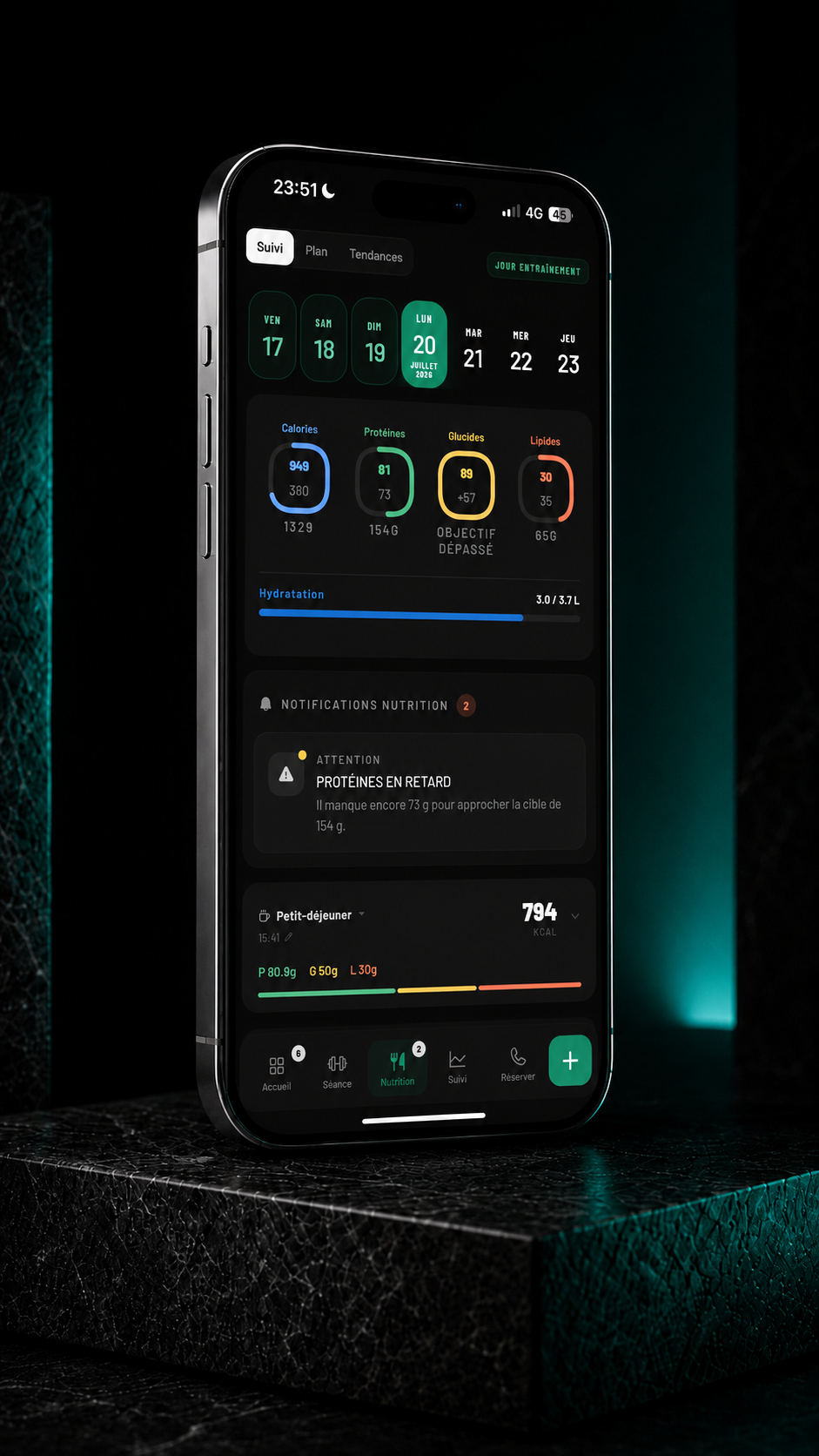 Aperçu STRYVR du suivi nutritionnel quotidien avec apports, repas et hydratation